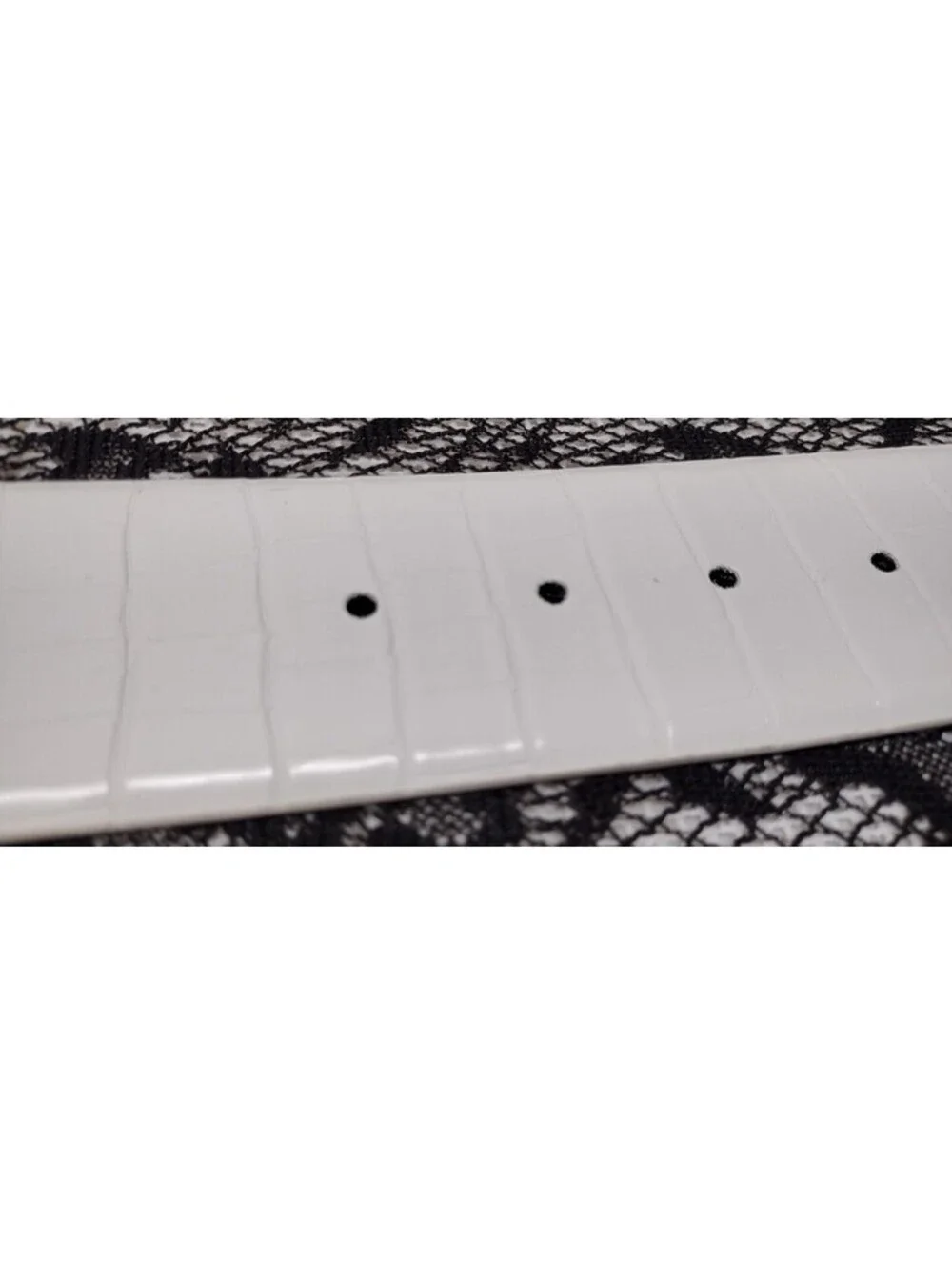 White Belt L XL Fashion Belt NEW White Crocodile Printed Faux Pleather Size 38+